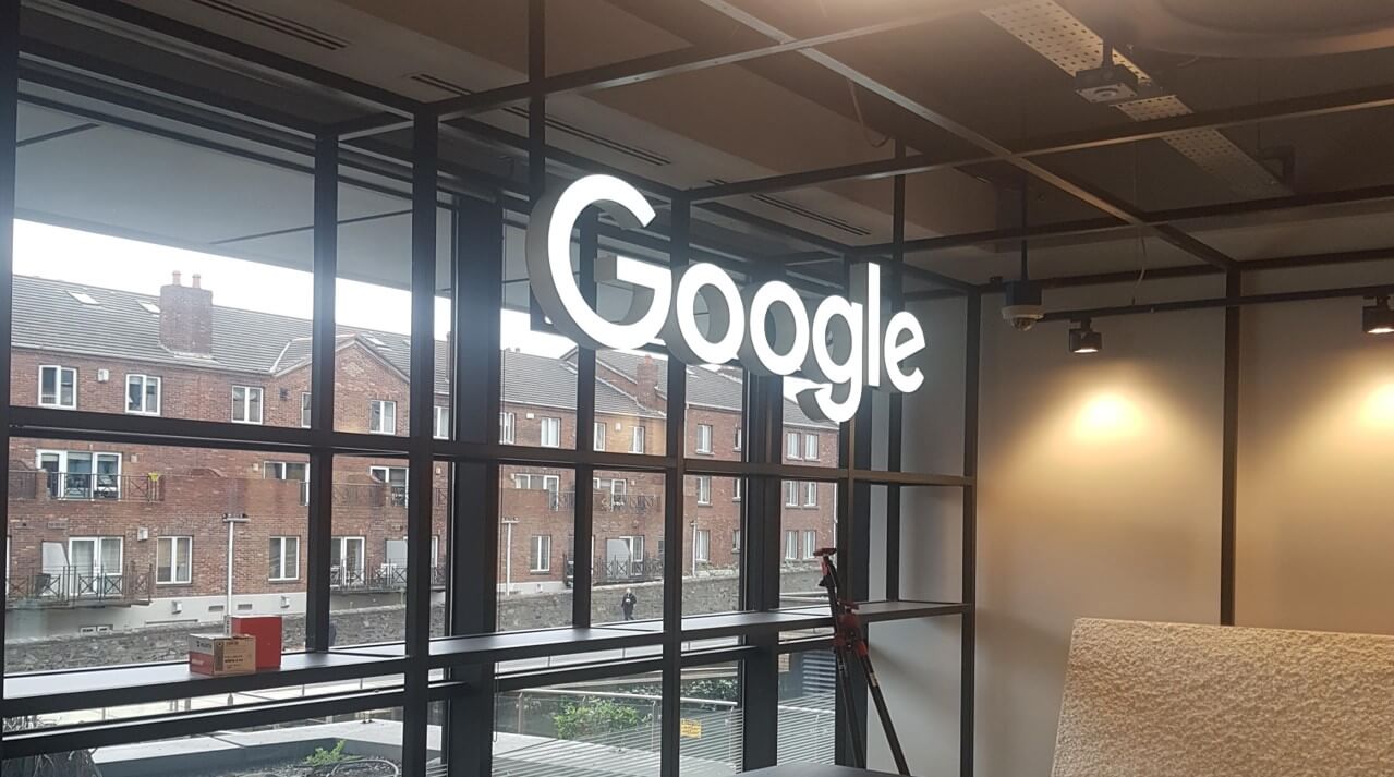 Illumiated hanging google sign