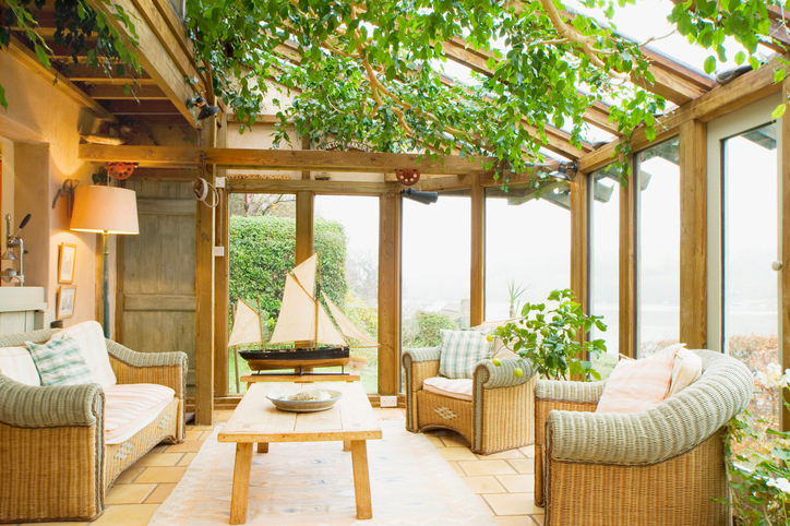 Oak sunroom with ivy